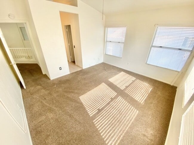 Building Photo - SPECTACULAR 2 STORY HOME 3 BEDROOM 2.5 BAT...