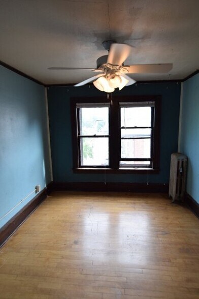 Building Photo - 449 W Main St