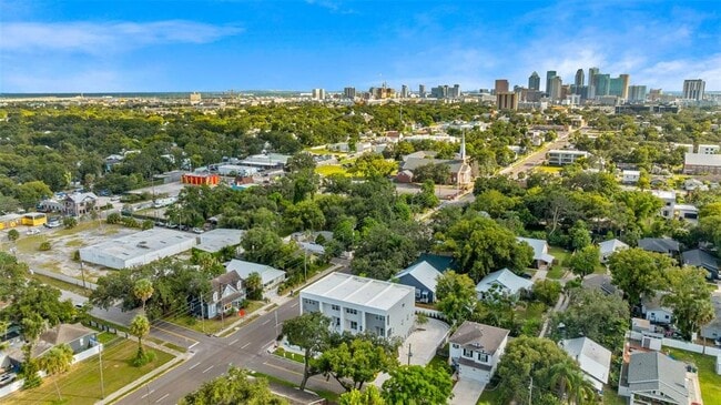 Building Photo - 102 W Adalee St