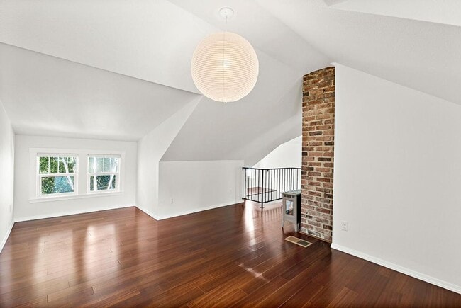 Building Photo - Modern 4-Story Townhouse in Tacoma’s Histo...
