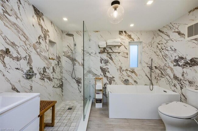 Building Photo - 1100 8th Ave S