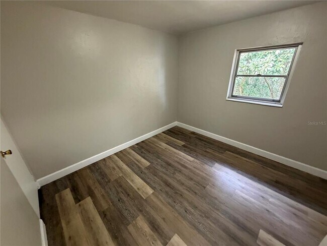 Building Photo - 240 Deerfoot Rd