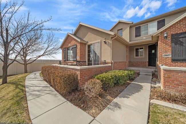 Primary Photo - $2,000 Rent Credit! 6-Bedroom Home in West...