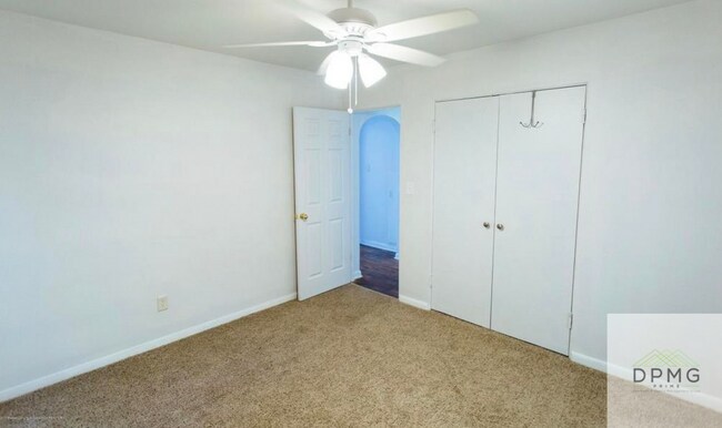 Building Photo - 621 W Hodge Ave