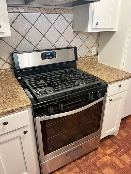 Building Photo - 6902 Colony Park Dr