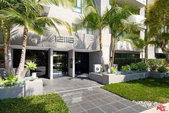 Building Photo - 12115 San Vicente Blvd