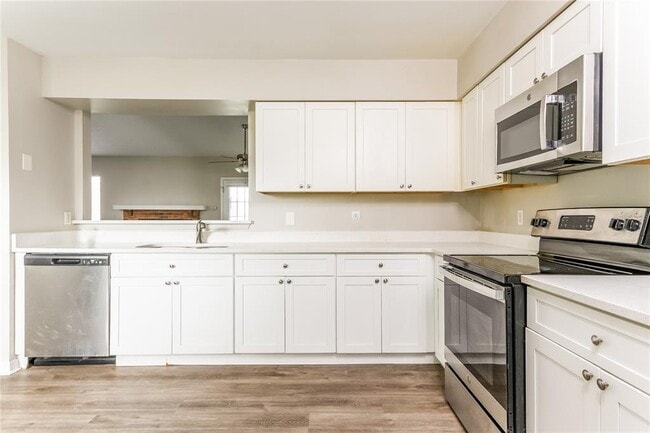 Building Photo - 1517 Colony Ave