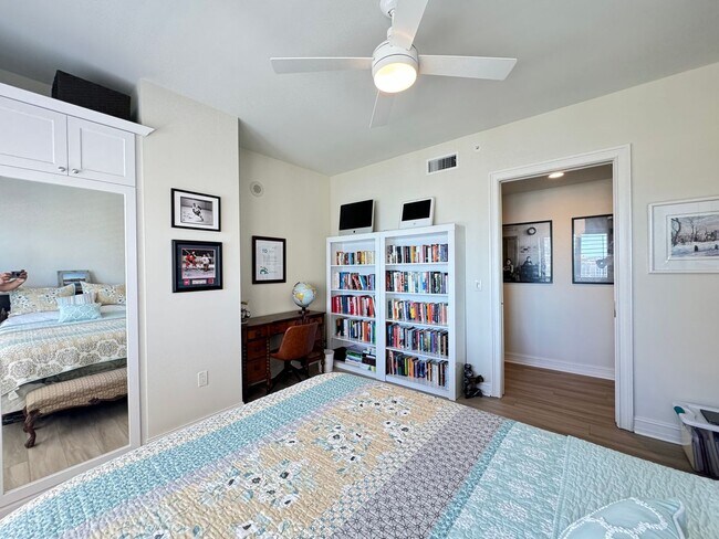 Building Photo - Seasonal/short term 3/2 renovated Ritz Carlton beauty with long water views