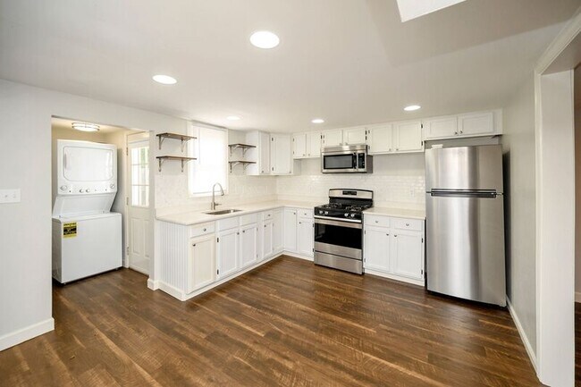 Building Photo - 610 Shepherd St