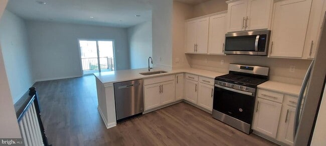Building Photo - 296 Ensemble Wy