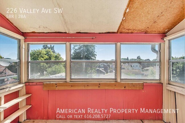Building Photo - 226 Valley Ave SW
