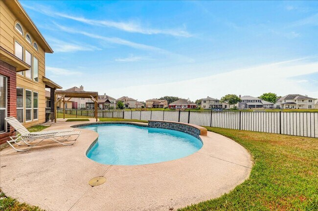 Building Photo - 7414 Lake Micala Dr