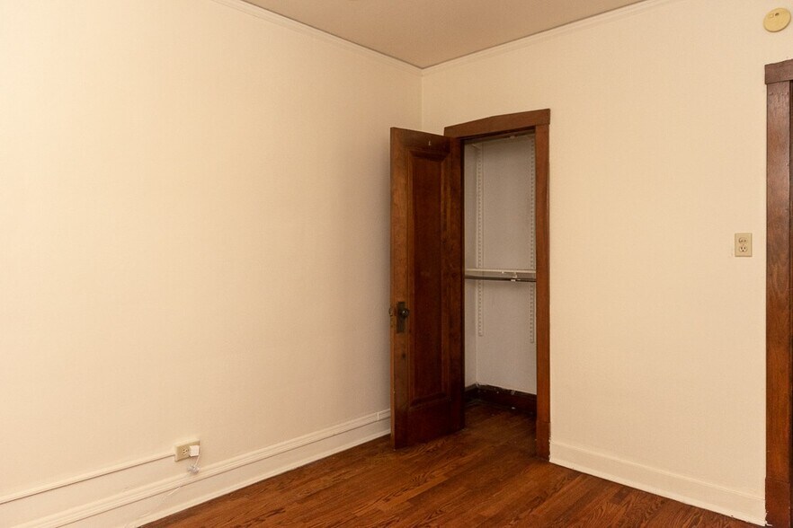 Building Photo - 3617 N Paulina St