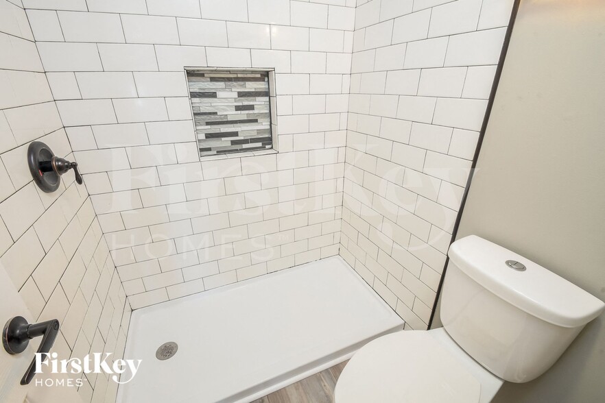 Building Photo - 443 N Odell St