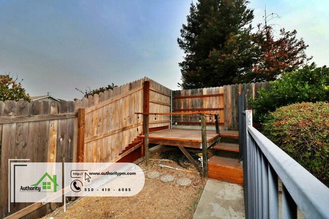 Building Photo - 2875 Tropicana Ct