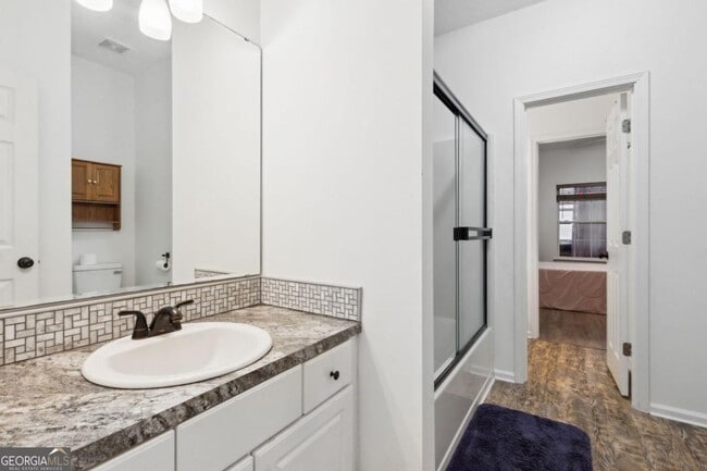 Building Photo - 51 Ravine Ln
