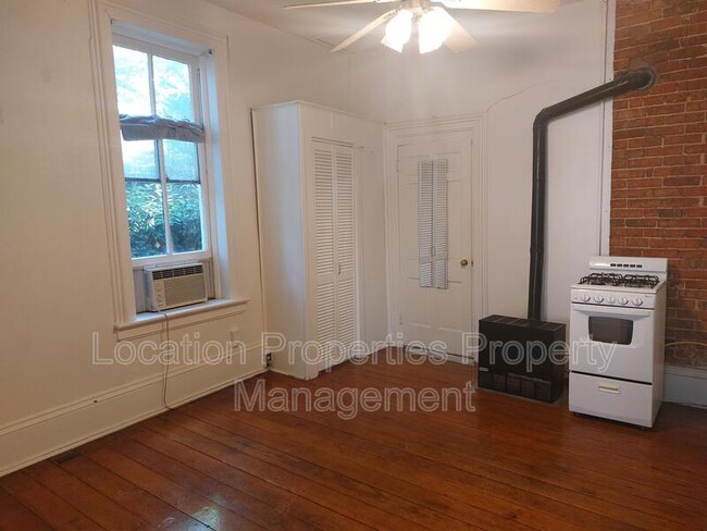 Building Photo - 728 Rhode Island St