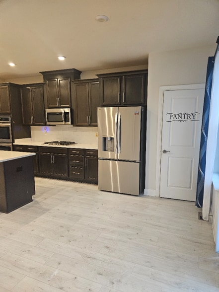 Building Photo - 6201 Quinns Creek Dr