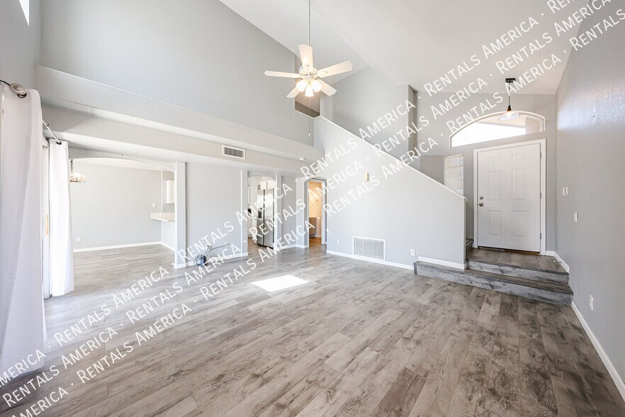 Building Photo - 15847 N 32nd Pl
