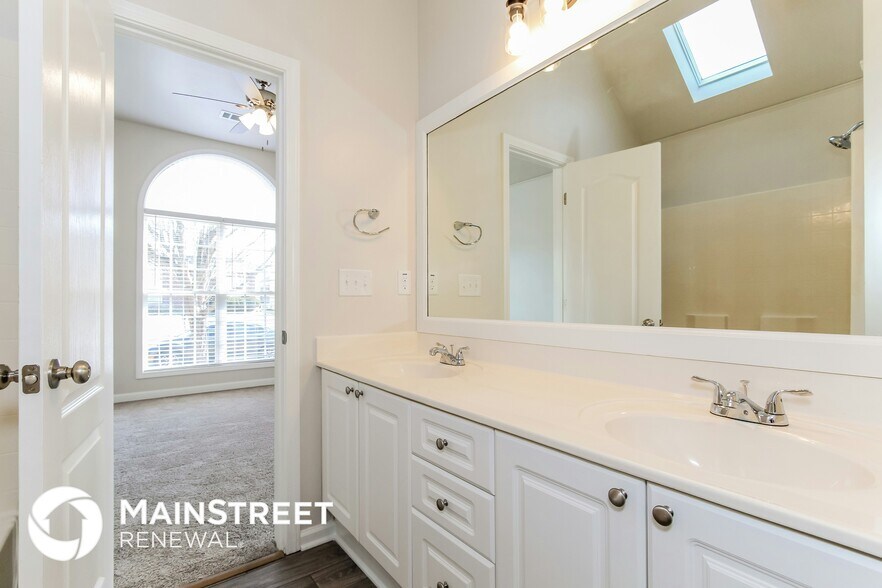 Building Photo - 269 Village Dr