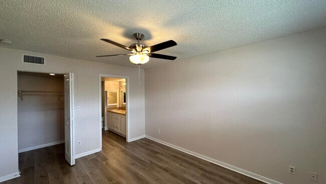 Building Photo - 905 Southridge Rd
