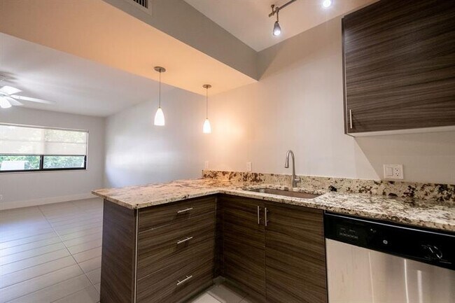 Building Photo - 64 Isle of Venice Dr