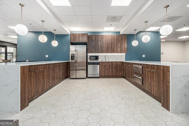 Building Photo - 620 Peachtree St NE