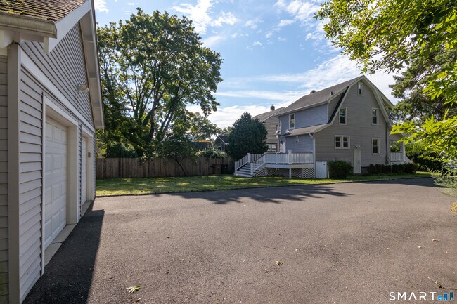 Building Photo - 125 Oaklawn Ave