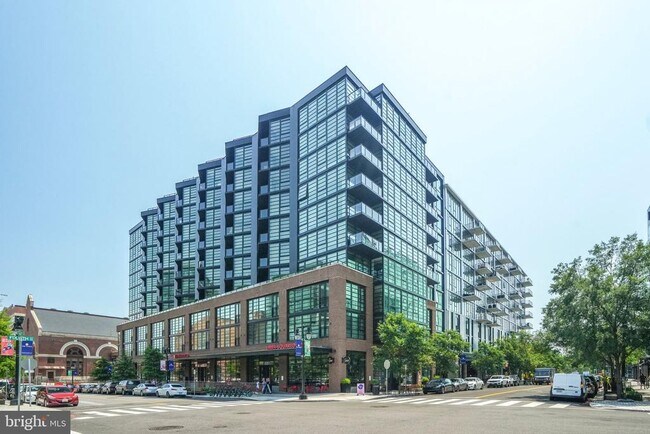 Building Photo - 1300 4th St SE