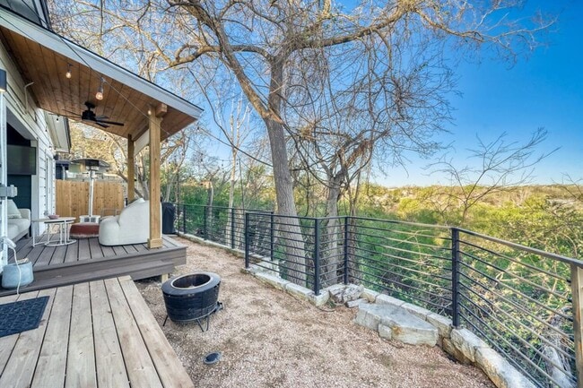 Building Photo - 5313 Downs Dr