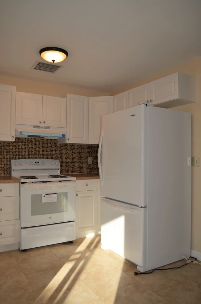 Building Photo - Beautiful upgraded home in Great Neighborhood! AVAILABLE IN DECEMBER!