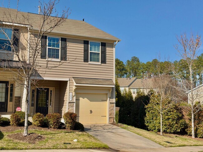 Building Photo - Updated 3BR Townhome | Community Pool, Gym, Pickleball, & Tennis Courts | Easy RTP Access