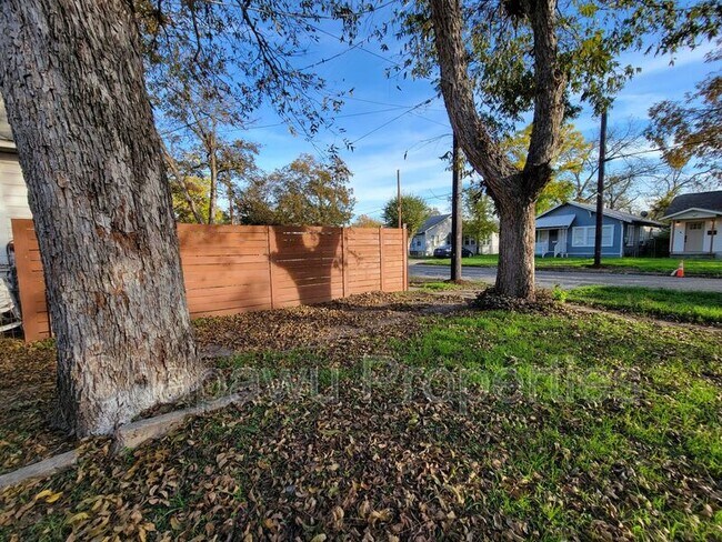 Building Photo - 1111 Gibbs