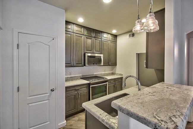 Building Photo - 6900 E Princess Dr