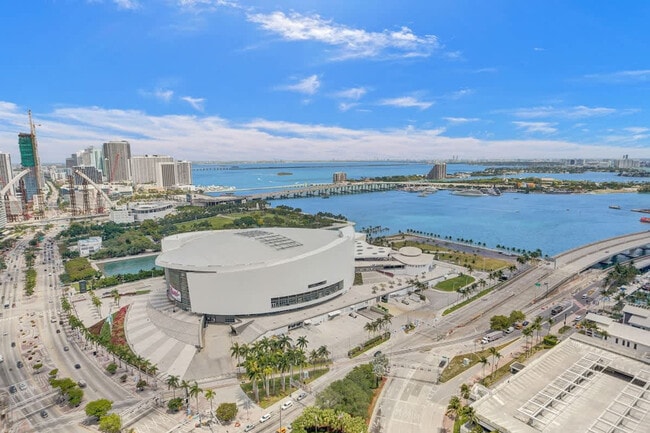 Building Photo - 398 NE 5th St