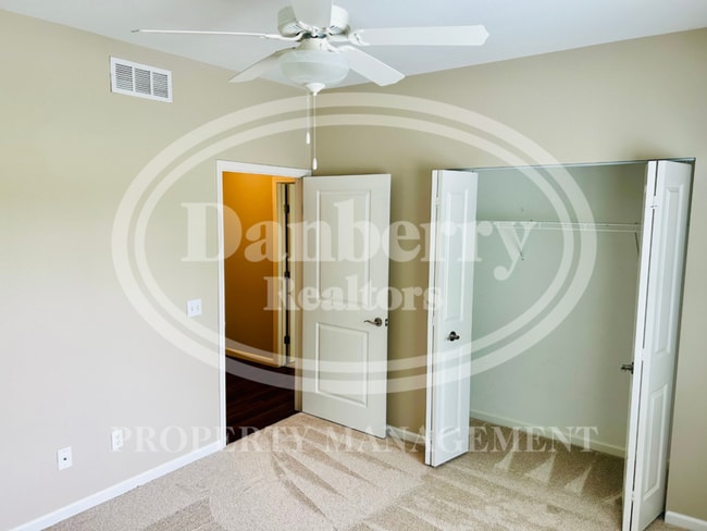 Building Photo - 1429 River Park Ln
