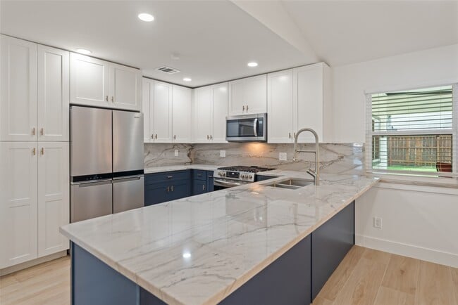 Building Photo - 9323 Portal Dr