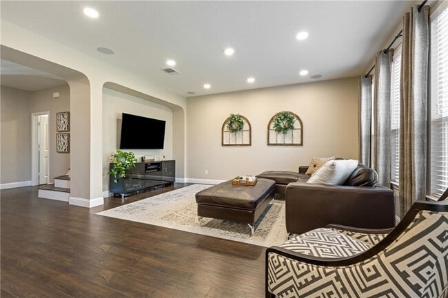 Building Photo - 1524 Uhland Dr