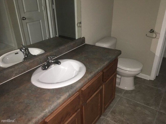 Building Photo - 10233 Sterling Ridge Dr