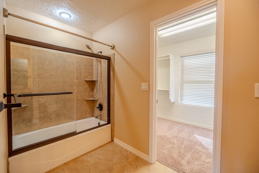 Building Photo - 2412 Cobblestone Cir