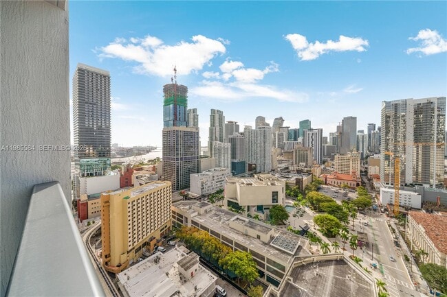 Building Photo - 121 NE 5th St