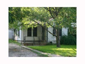 Building Photo - Central Austin 3 bedroom Cottage for Lease!