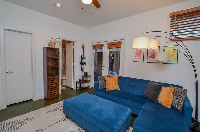 Building Photo - 1116 Columbus St