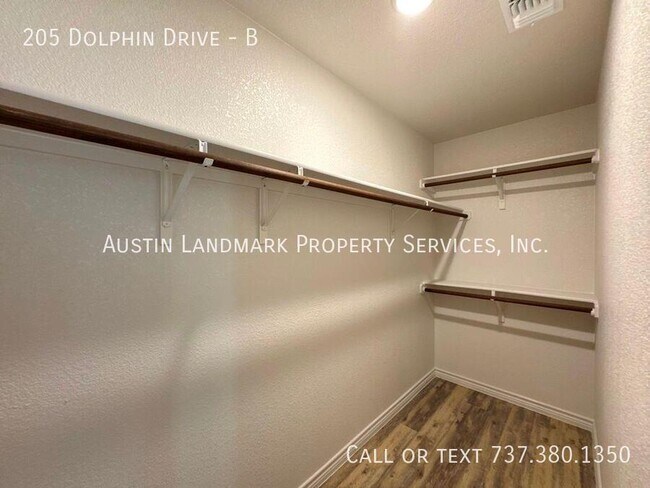 Building Photo - 205 Dolphin Dr