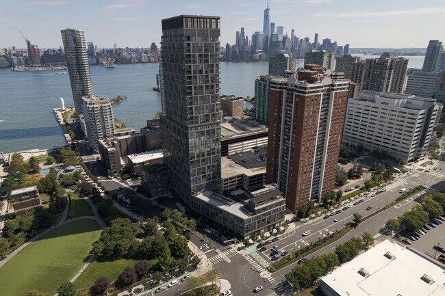 Building Photo - 75 Park Ln S