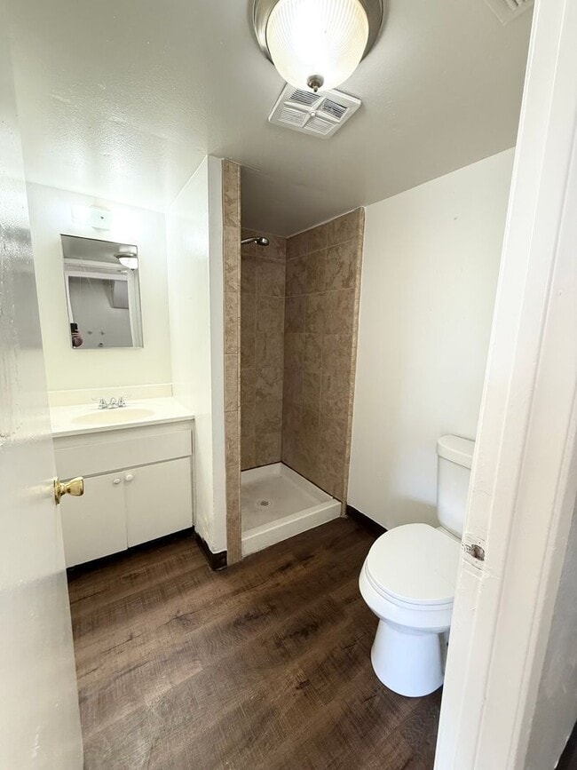 Building Photo - 3308 E Olive Ave