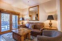 Building Photo - 131 Vischer Dr