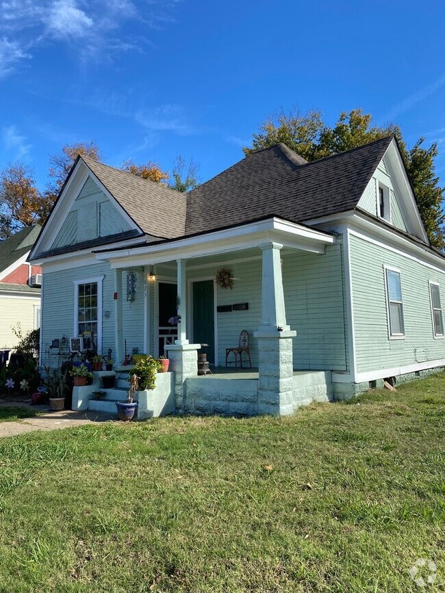Building Photo - 823/825 SOUTH 19TH STREET DUPLEX