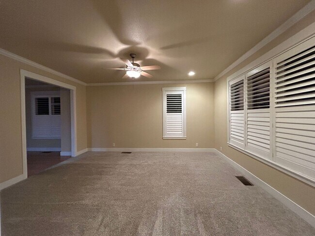 Building Photo - 2610 E 20th St