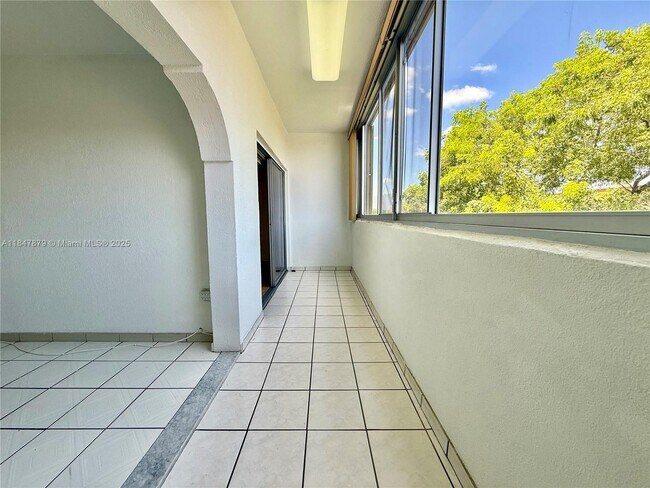 Building Photo - 1555 W 44th Pl